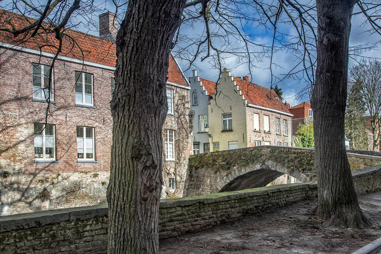 Bruges 12.