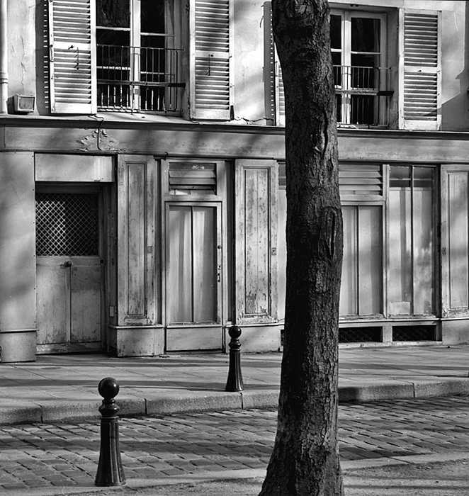 44.   Place Dauphine,  Paris